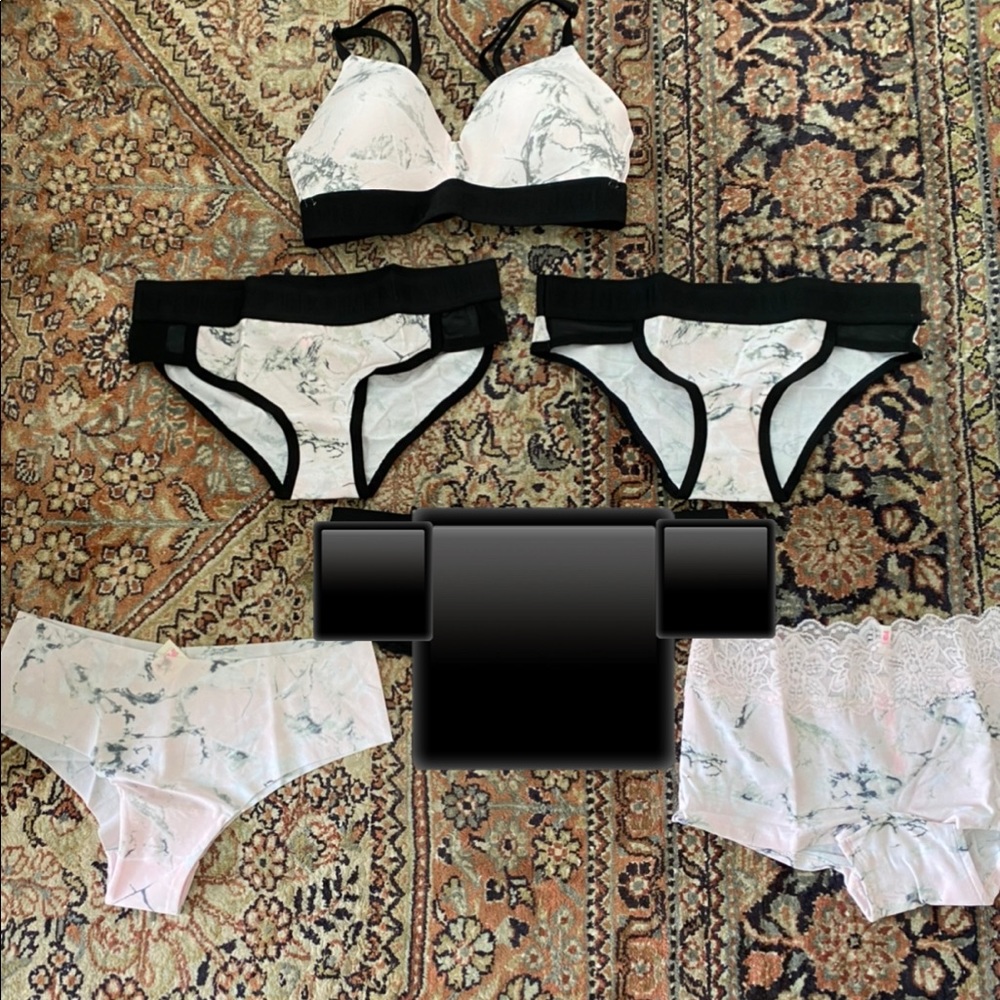 New 32C VS PINK wireless bra + 4 S Panties